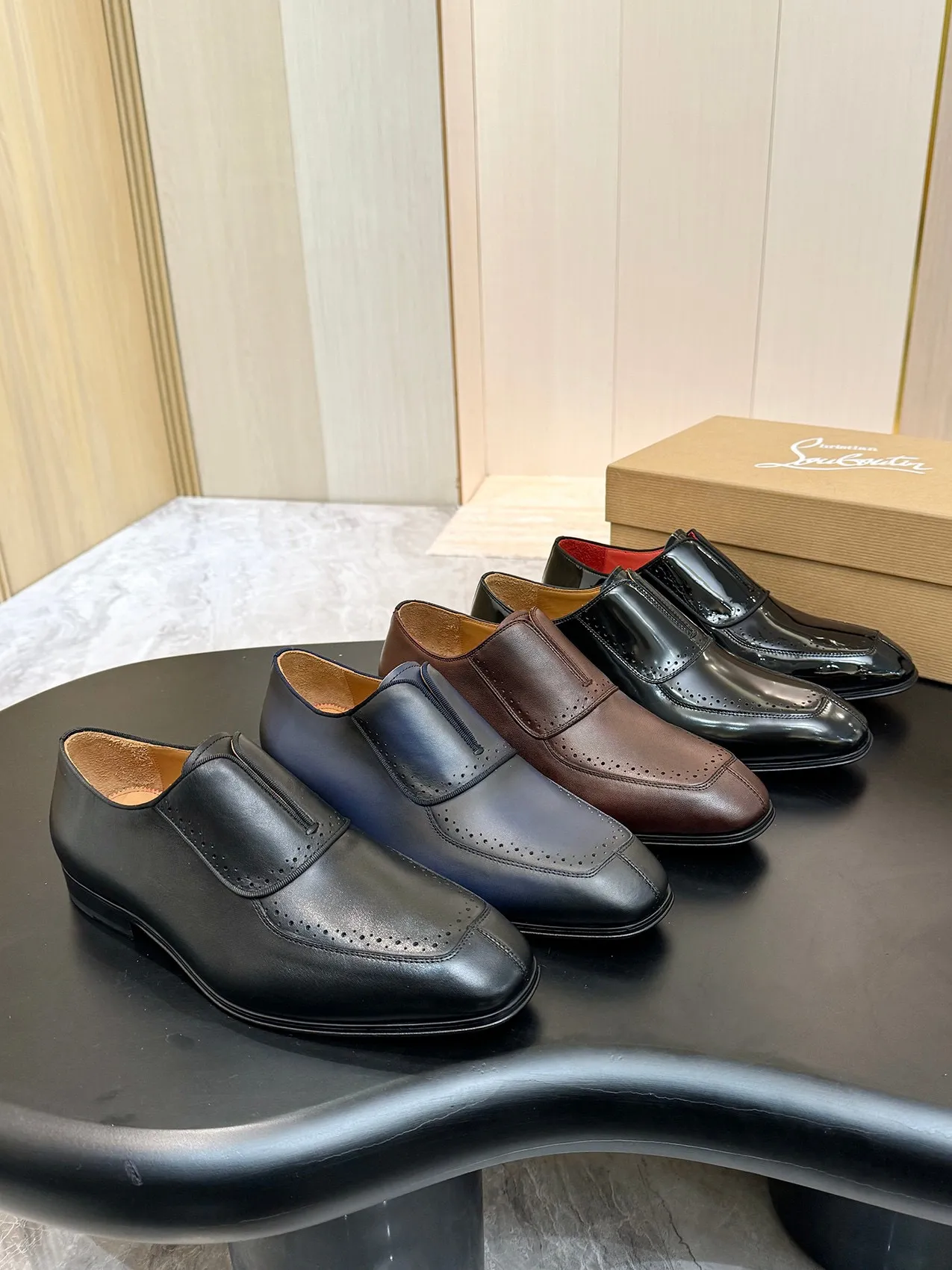 [CL red sole shoes] Top P: 1020💰 Size 39-44 (⚠️38.45.46.47 custom-made, non-returnable and non-exchangeable) 🆑High-end men's business formal leather shoes, original authentic top quality goods ••✅💯 Top original order purchasing agent! Original imported patterned cowhide ➕Imported cowhide lining ➕Cowhide feet ➕Original leather outsole~🉑️Feel free to compare the authentic ones!